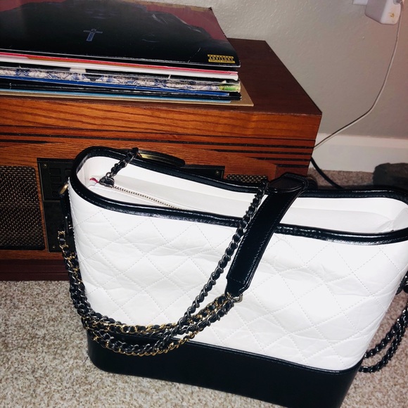 CHANEL Gabrielle Hobo Bag Medium White & Black - Picture 2 of 5